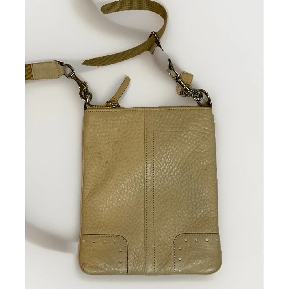 coach travel crossbody bag Jes Crossbody, Black: Handbags Crafted of Signature canvas and smooth leather it features an outside zip pocket with two credit card slots for easy access to essentials Coach Houston Men's Crossbody Leather
